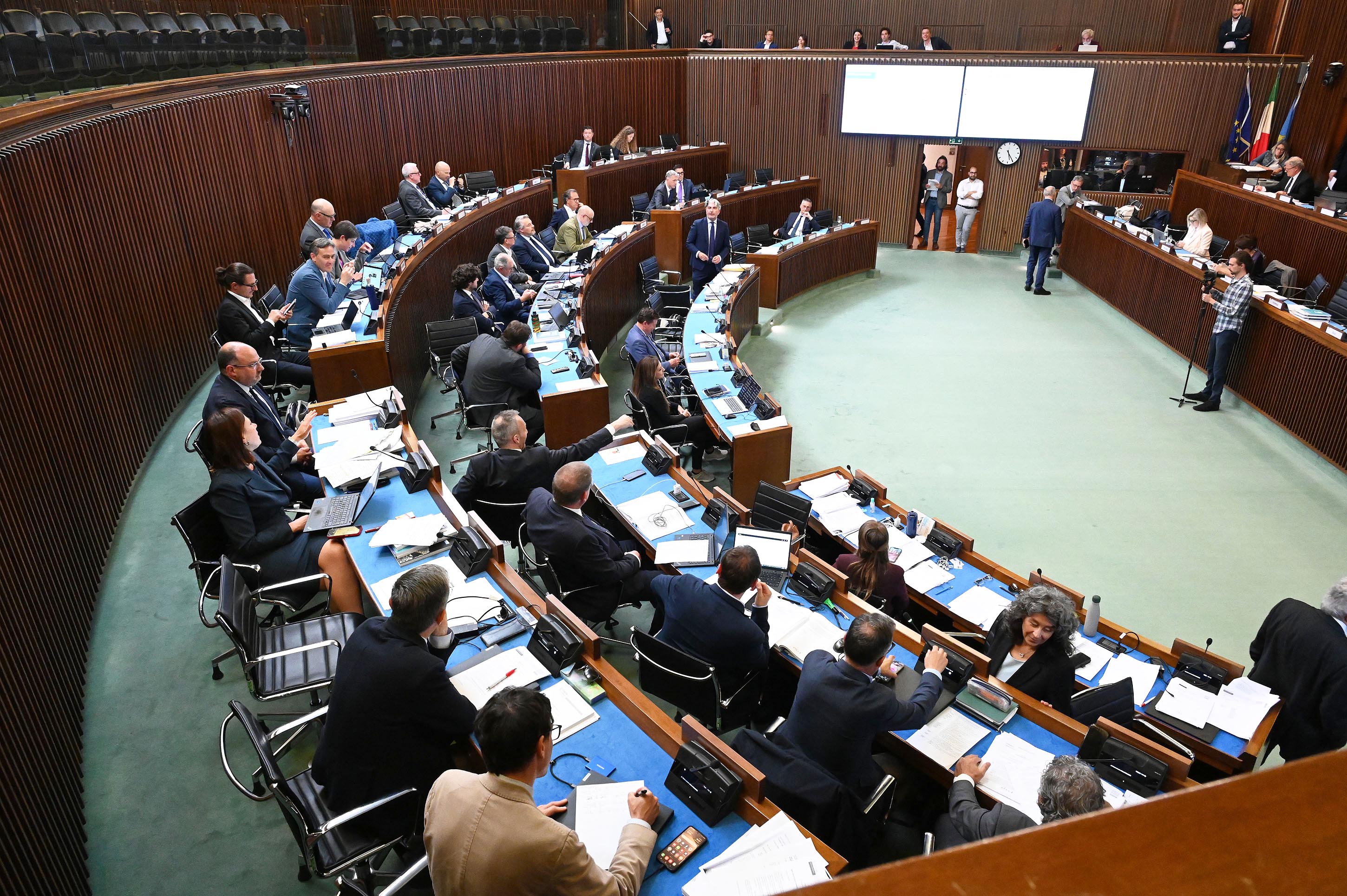 OMNIBUS/4. OK A SCUOLA, FORMAZIONE, LAVORO E DEMANIO. DOMANI SI CHIUDE